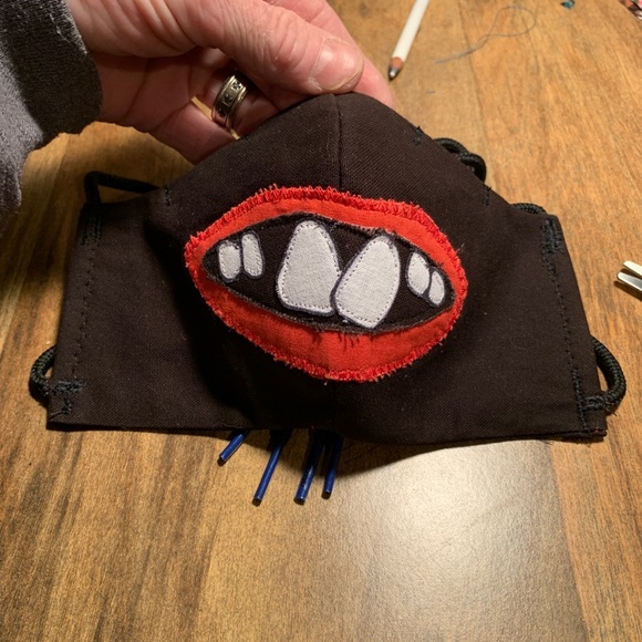 Face covers - Picture 2 of 8